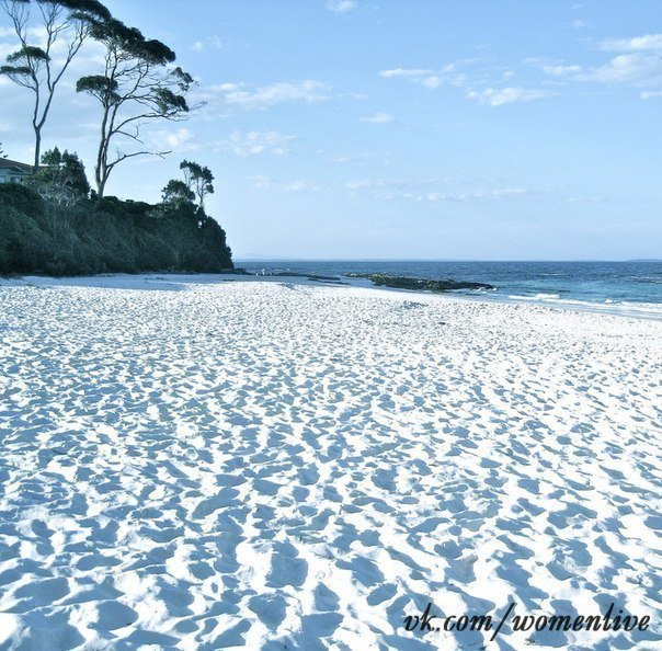 Пляж Hyams Beach в бухте Джарвис, Австралия, занесен в книгу рекордов Гиннесса как пляж с самым белый песком на земле.