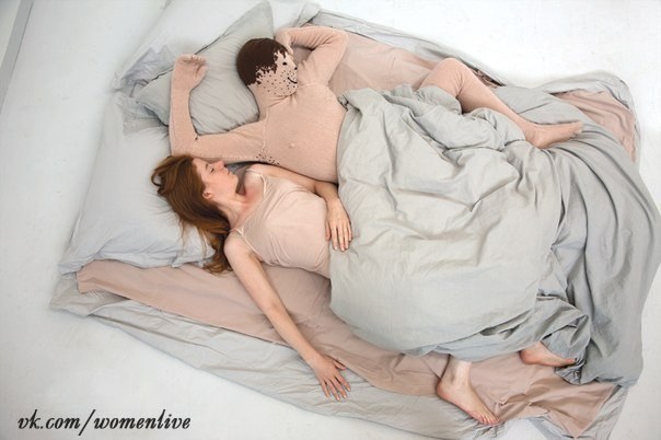 Вязанная подушка-бойфренд для одиноких женщин xD