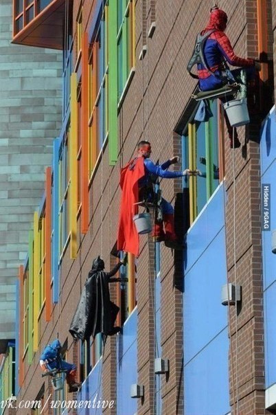 Супергерои моют окна детского дома