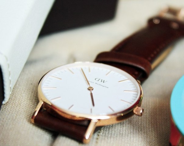 Культовые »preppy« часы от шведского бренда Daniel Wellington. 