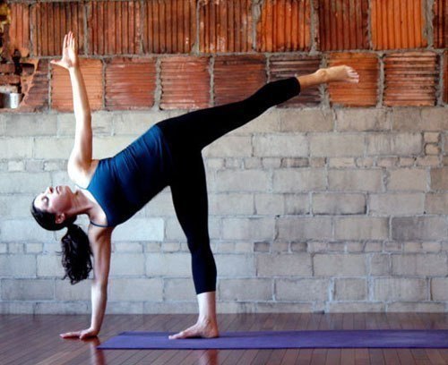 9 поз йоги для тонкой талии