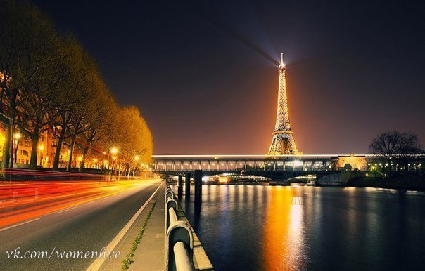 Ночной Париж, Франция.