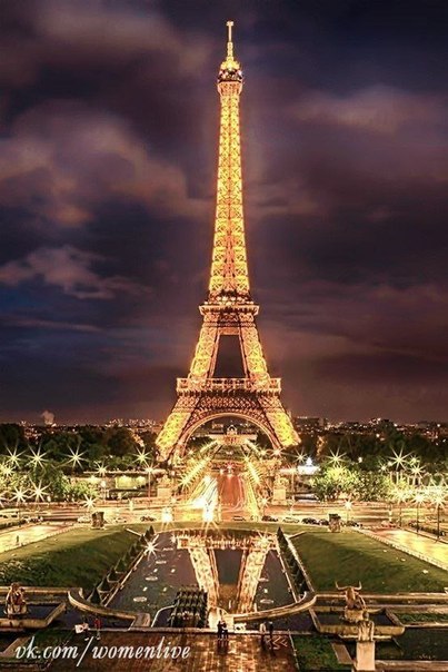 Париж - единственный город, где можно быть несчастным и не страдать.