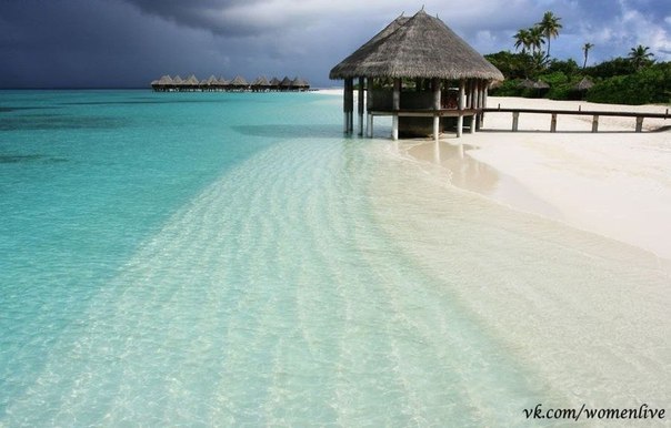 А Мальдивы прекрасны даже в непогоду...