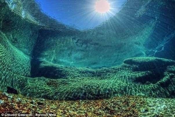 Река Верзаска - кристально чистая вода на глубине 15 метров (Швейцария)