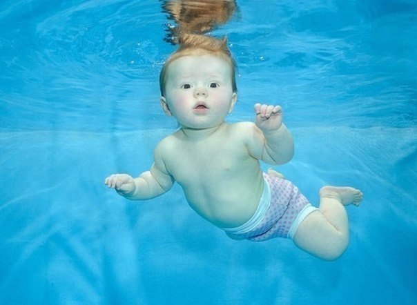 Детки под водой.