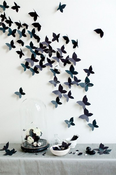 Ты можешь украсить интерьер объёмными бабочками.