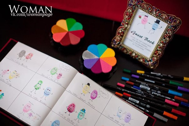 Идея для свадьбы: гости оставляют в специальном альбоме цветные отпечатки пальцев, дорисовывают из них человечков и пишут пожелания молодоженам