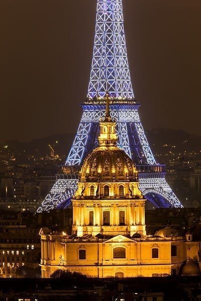"Париж - единственный город, где можно быть несчастным и не страдать."