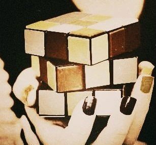 Моя жизнь как кубик рубика: с одной стороны красиво,а с другой нифига не складывается.