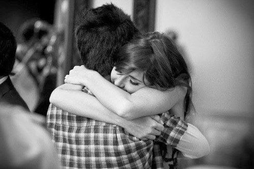 Одно из лучших чувств в мире, когда ты обнимаешь человека, которого любишь и он обнимает тебя в ответ, даже сильнее