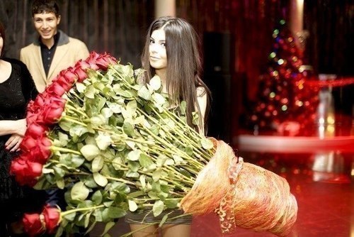 Женщине невозможно подарить слишком много цветов!!!