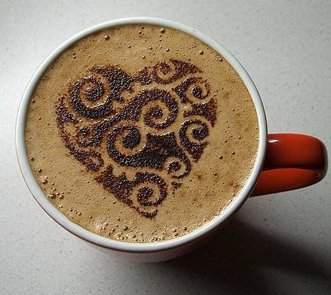 Любовь — это когда встаешь пораньше, чтобы сварить ему чашечку кофе, а кофе уже готов…