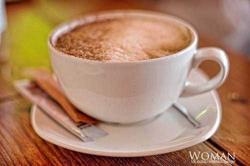 Любовь-это, когда встаёшь пораньше, чтобы сварить ему кофе, а кофе уже готов..