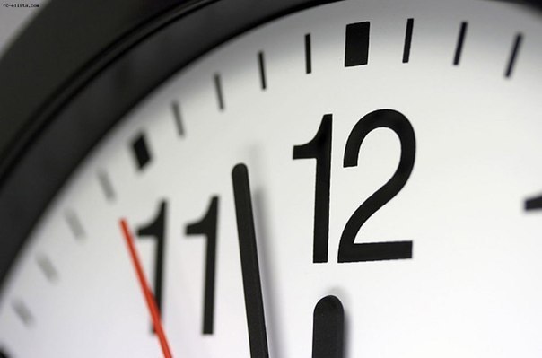 Время — удивительная штука. Его так мало, когда опаздываешь и так много, когда ждешь.