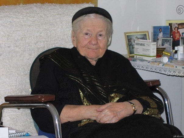 посмотрите на эту женщину - и запомните ее навсегда! Это Ирена Сандлер, которая во время Второй мировой войны тайно вынесла из еврейского гетто 2500 детей.
