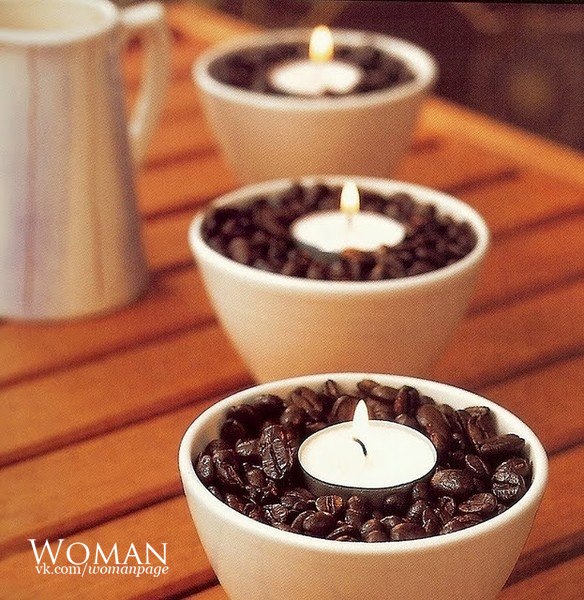 Кофейные зерна и свечи. Тепло от свечей заставляет раскрыть свой аромат кофейным зернам.