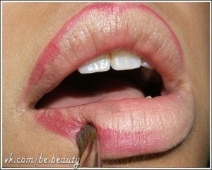 Ка правильно, ровно и красиво накрасить губы яркой помадой.
