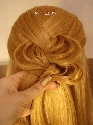Шикарная ажурная коса для длинных волос.