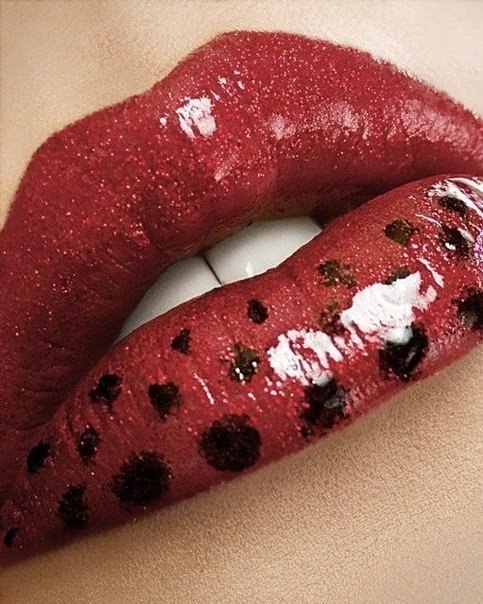 Мы любим красные губы <3