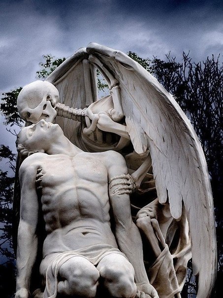Памятник "Поцелуй смерти", Барселона, Испания