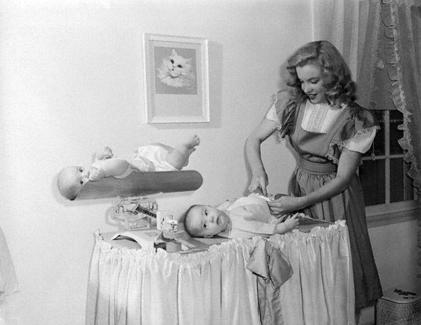 Мерлин Монро в образе няни, 1946 год