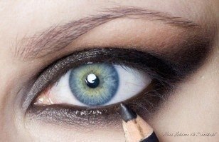 Фото-урок макияжа "Кошачий глаз"