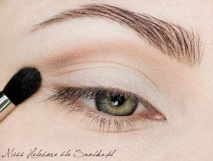 Фото-урок классического макияжа глаз с двойными стрелками